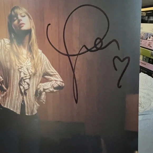 Signed Taylor Swift Midnights Vinyl - Picture 4 of 4
